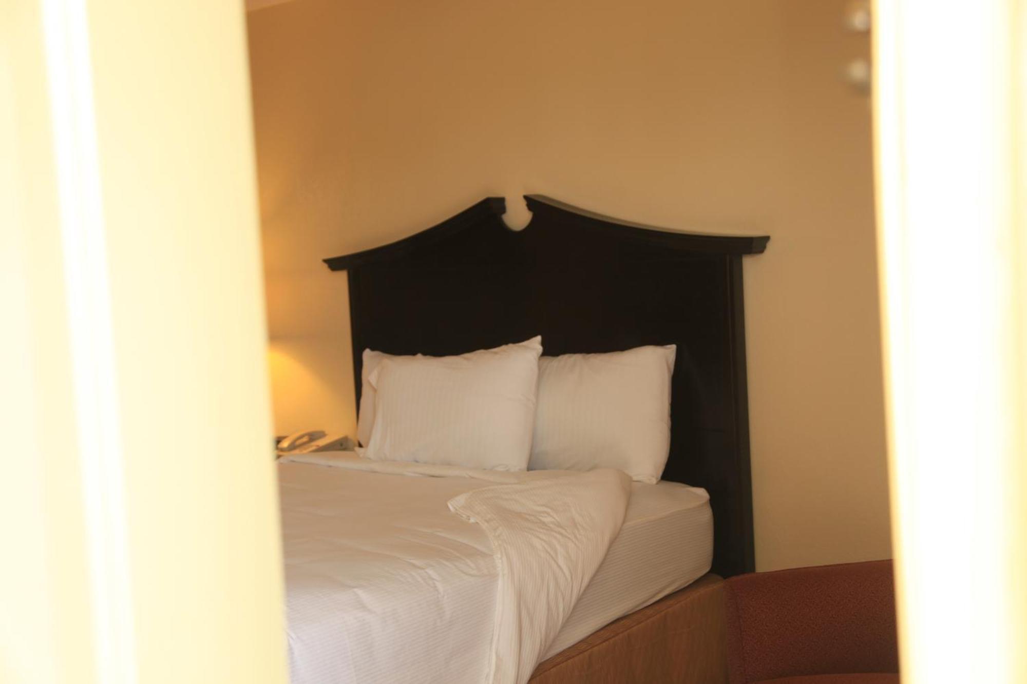 Plaza Inn Midland Bagian luar foto