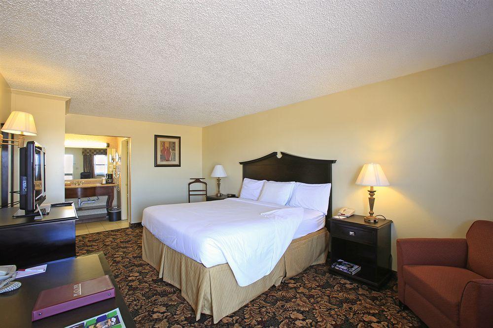 Plaza Inn Midland Bagian luar foto