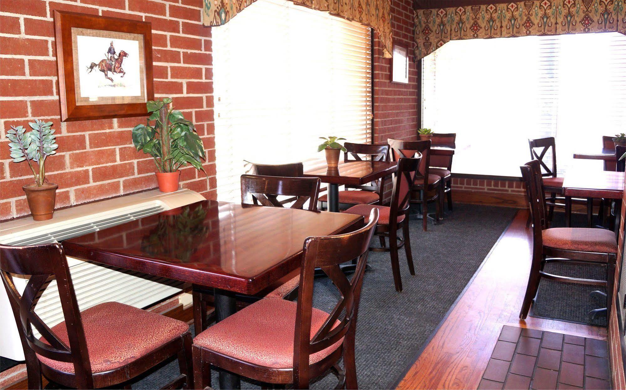 Plaza Inn Midland Bagian luar foto