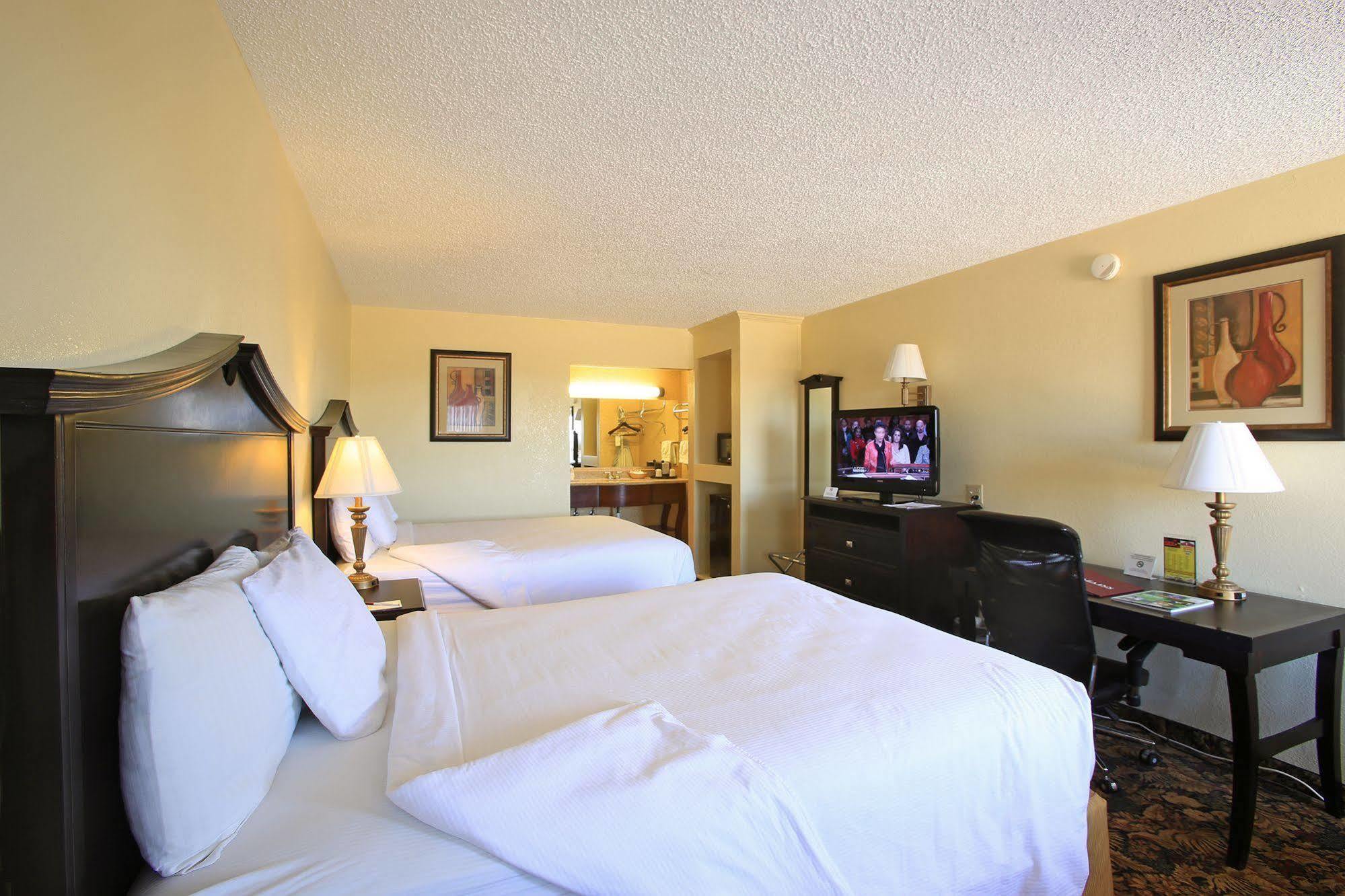Plaza Inn Midland Bagian luar foto