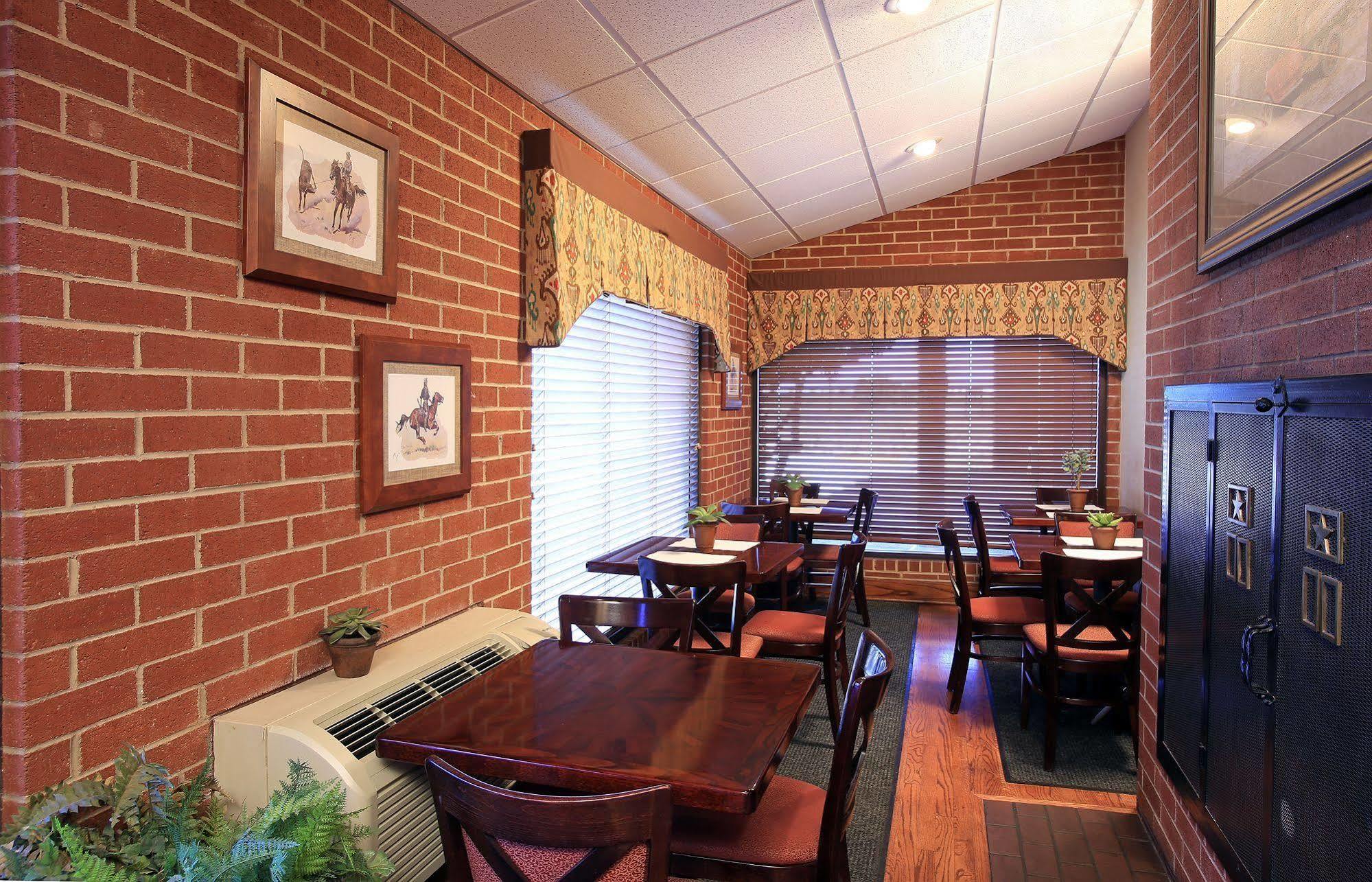 Plaza Inn Midland Bagian luar foto