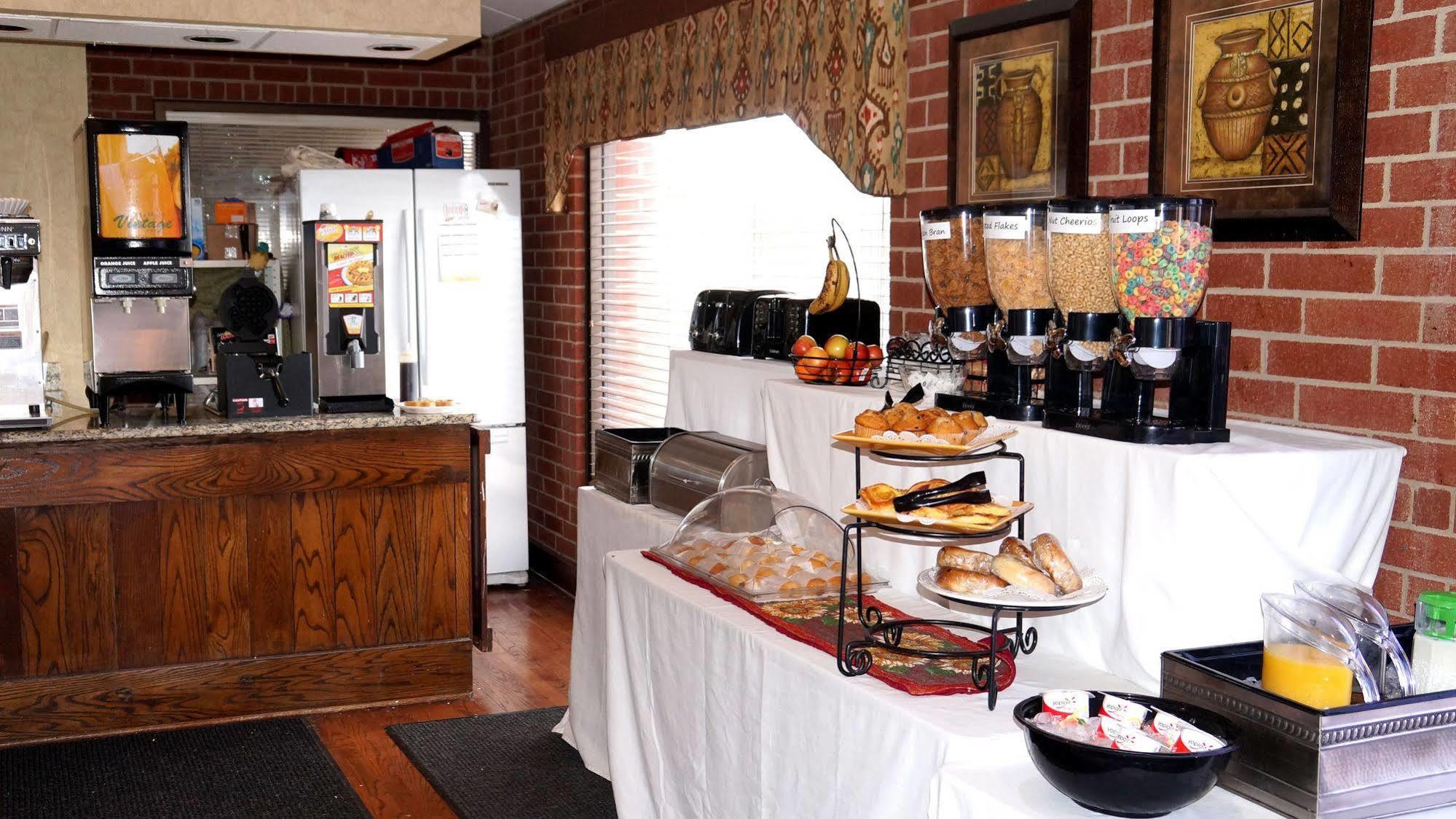 Plaza Inn Midland Bagian luar foto